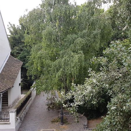 Stylish Historic Flat For 4 In Heart Of Oldbuda Budapeste Exterior foto