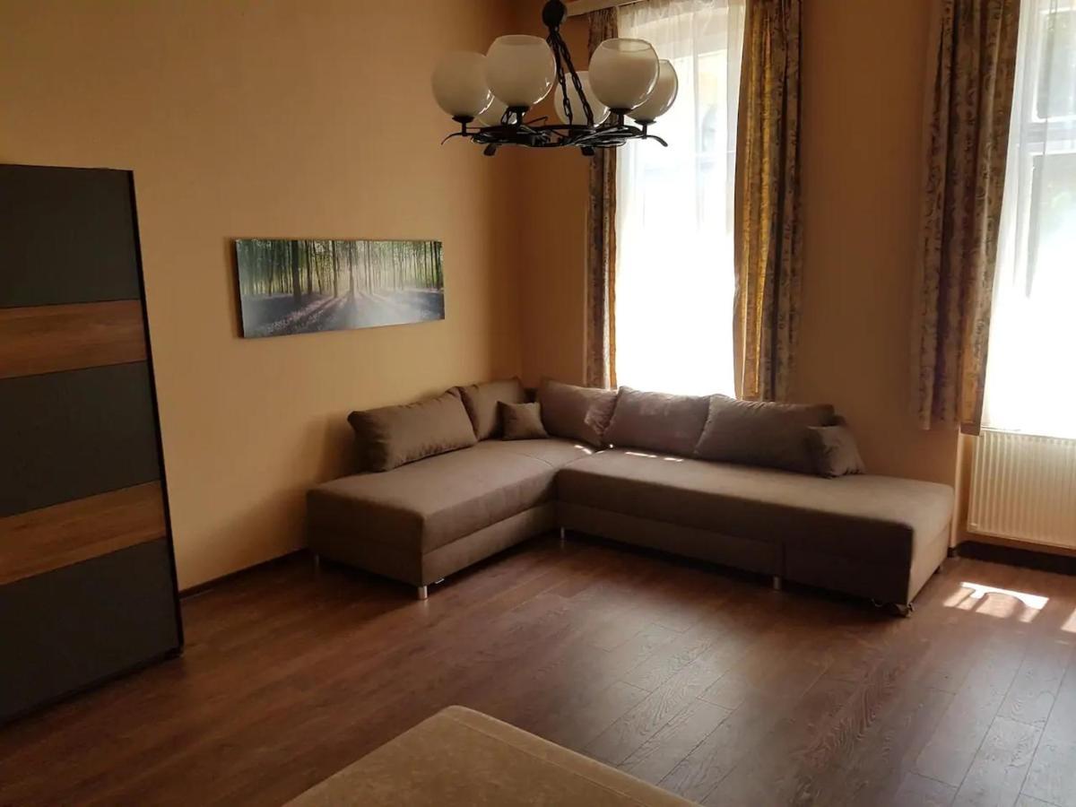 Stylish Historic Flat For 4 In Heart Of Oldbuda Budapeste Exterior foto