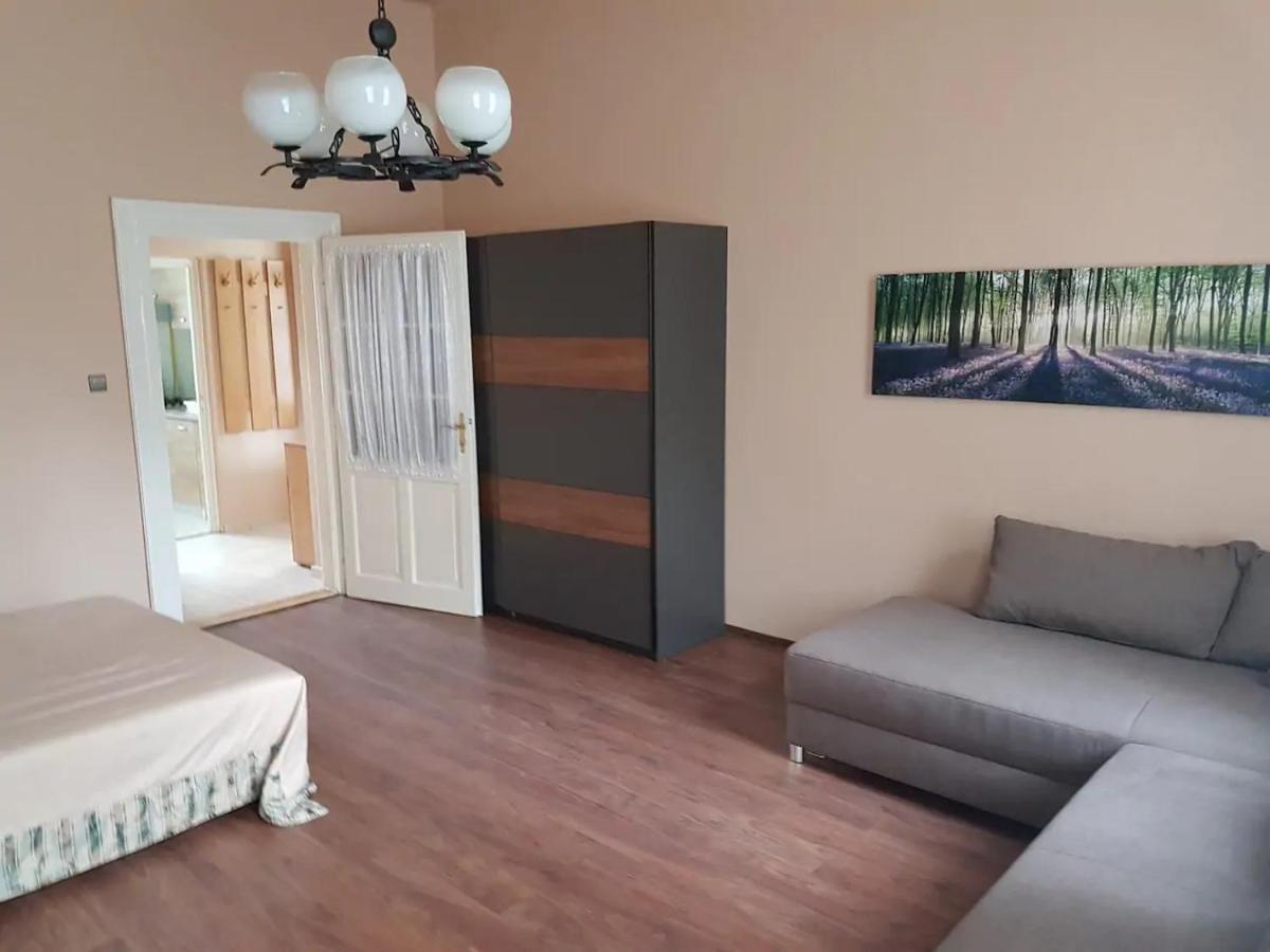 Stylish Historic Flat For 4 In Heart Of Oldbuda Budapeste Exterior foto